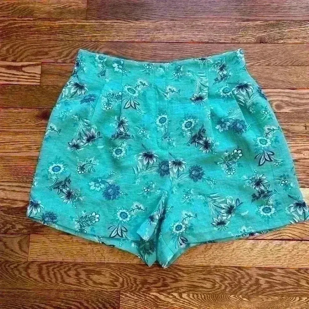 Ann Taylor Tailored High Waist Floral Print Pleated Dress Shorts Size 8 Green